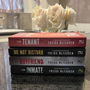 Freida McFadden book bundle